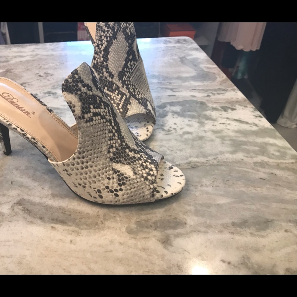 Sexy heel…never worn